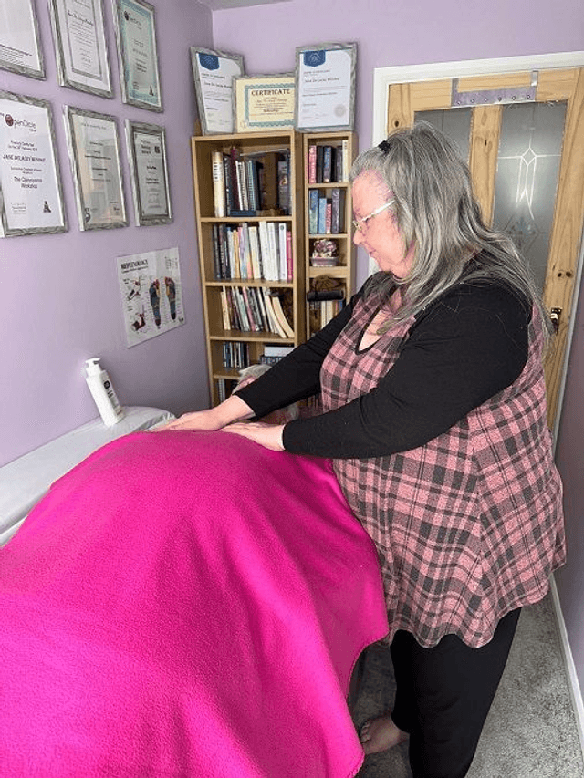1st Reiki course of 4 Full Treatments*